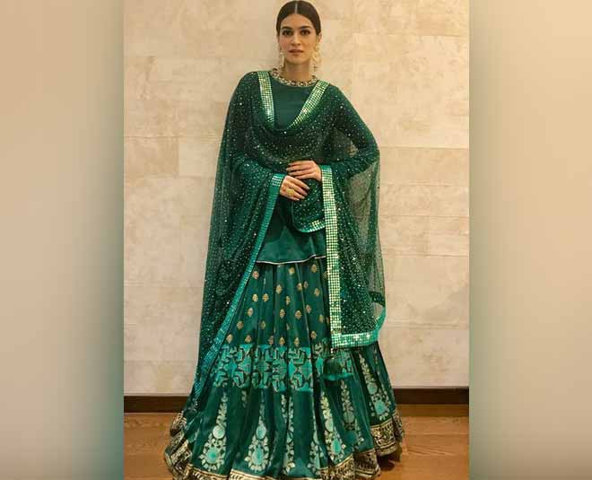 ग्रीन कलर का लहंगा kriti sanon green lehenga