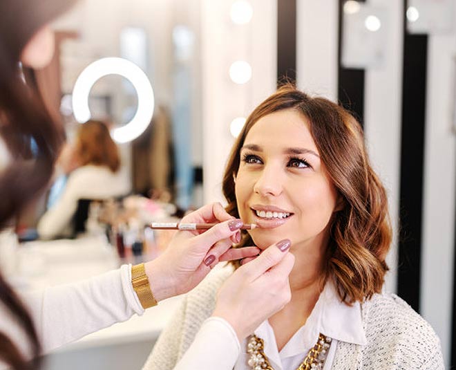 makeup apply lip liner perfectly inside 