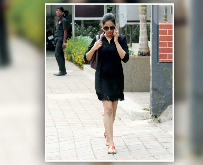 mira kapoor little black dress