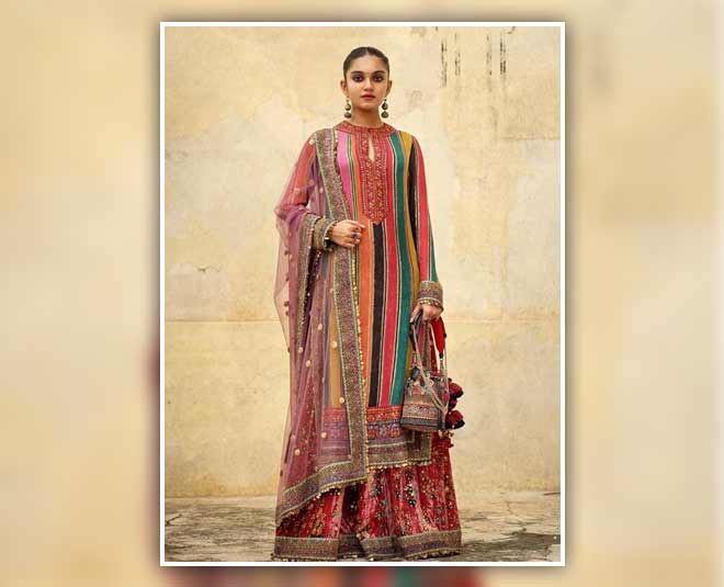 सब्यसाची का डिजाइन किया हुआ कुर्ता और लहंगा- multi color lehenga with kurta