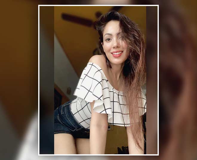 munmun dutta summer fashion offshoulder top