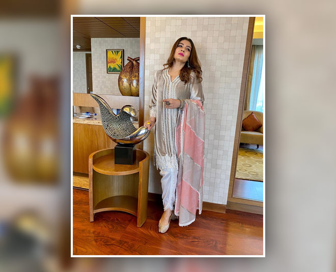 raveena tandon suit style inside 