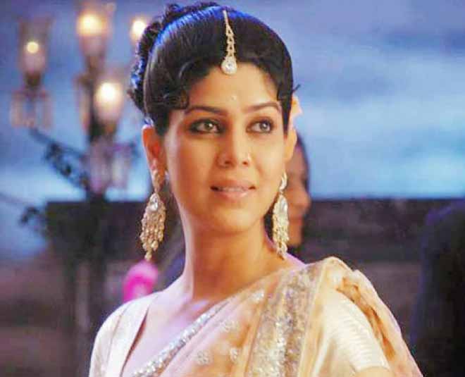 एंब्रॉएड्री वाली साड़ी sakshi tanwar glamorous look