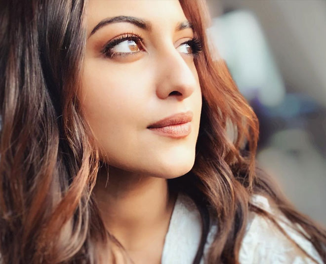 Check Out What Sonakshi Sinha Does To Keep Her Skin Glowing & Hair Healthy  | HerZindagi