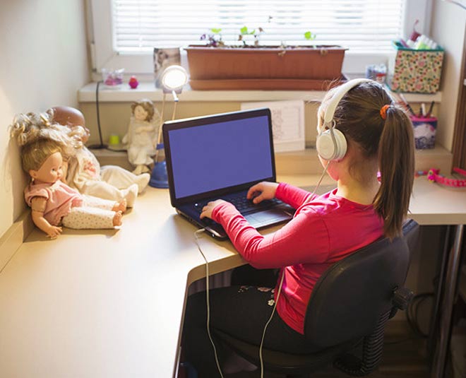 study table and room for childrens inside 