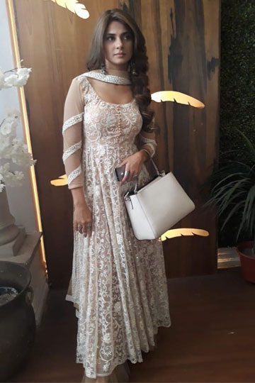 Summer Kurta Designs TV Actress Jennifer Winget 5 Summer Kurta Looks jennifer winget 5 summer kurta designs you can take inspiration from HerZindagi