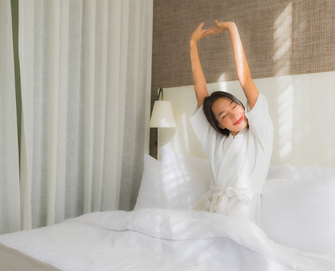 Here’s How Sleeping Without Pillow Can Boost Wellness HerZindagi