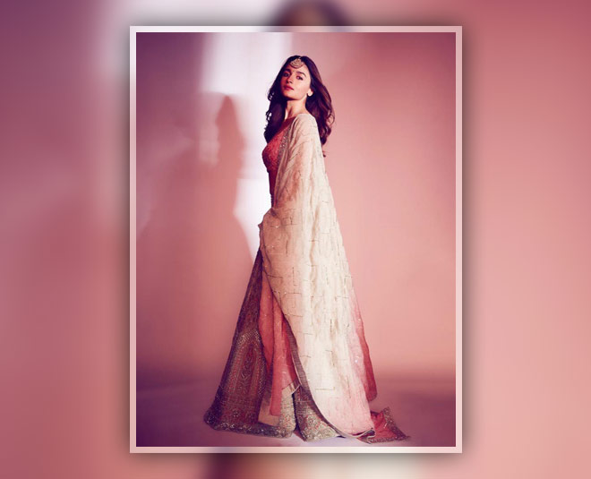 लहंगे में ब्यूटिफुल लुक alia bhatt ethnic look
