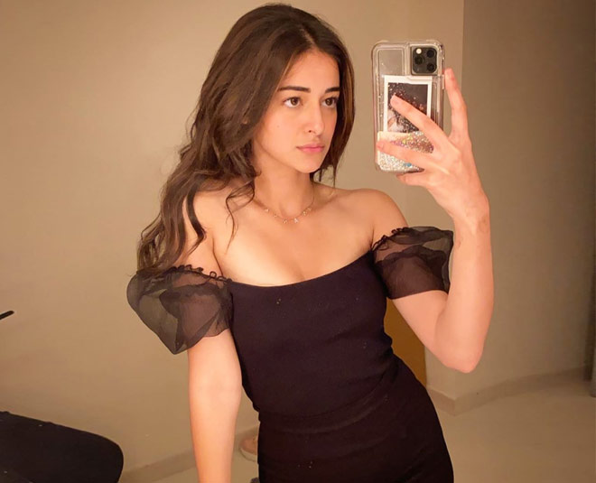 ananya panday mirror selfie