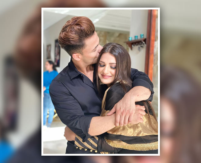 Asim Riaz And Himanshi Khurana Are Madly In Love, These Pictures Are Proof!