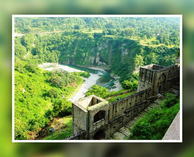 beautiful destinations near pathankot kangra