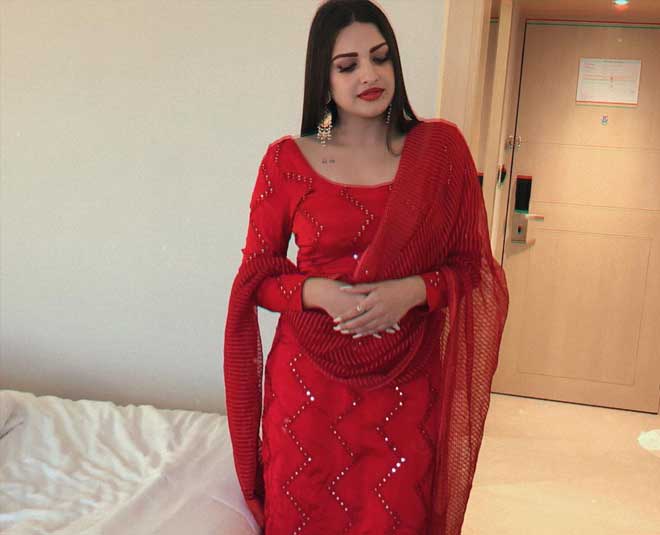 bigg boss contestant himanshi khurana stylish looks five