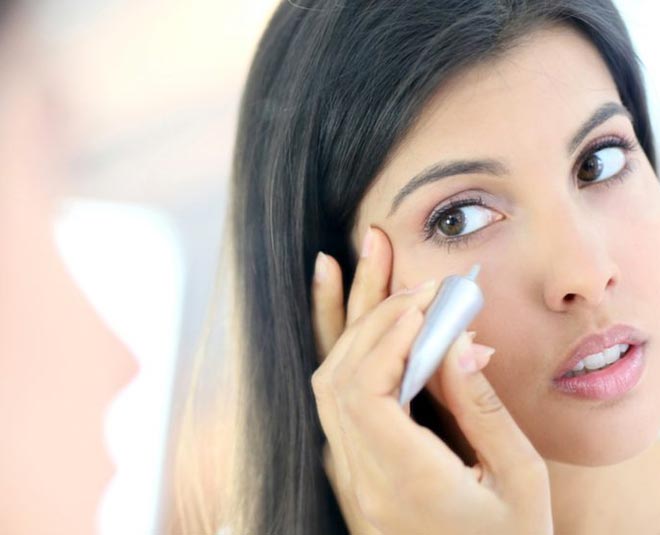 How To Use A Concealer To Hide Your Dark Circles And Fine Lines