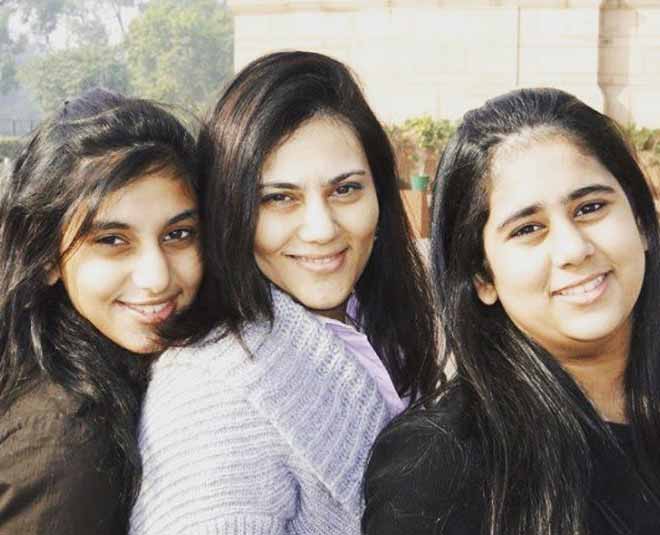 बड़ौदा से चुनी गई थीं सांसद deepika chikhalia with family