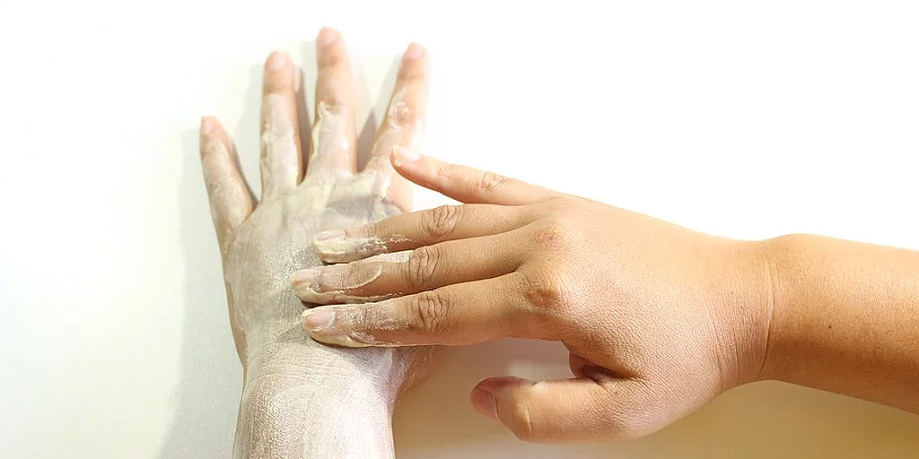 4 DIY Beauty Packs That Will Remove Tanning, Bring A Glow, Hydrate Your Hands & Arms