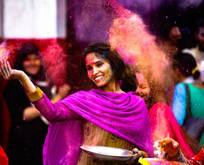 holika dahan time  oixabay