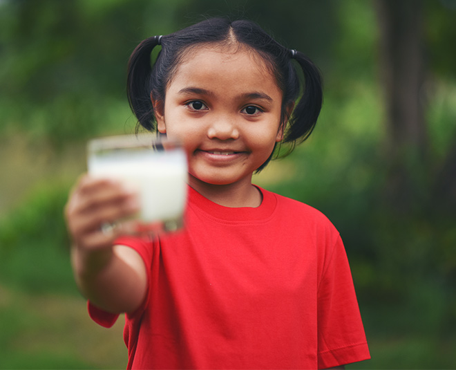 Know Why You Must Not Give Skimmed Milk To Your Kids In Hi