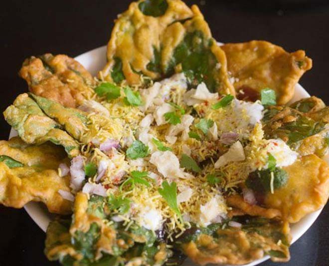 How to Make Palak Patta Chaat at Home Easy Recipe -होली के मौके पर घर पर ही  कुरकुरे पालक के पत्ते की ये स्‍पेशल चाट बनाएं