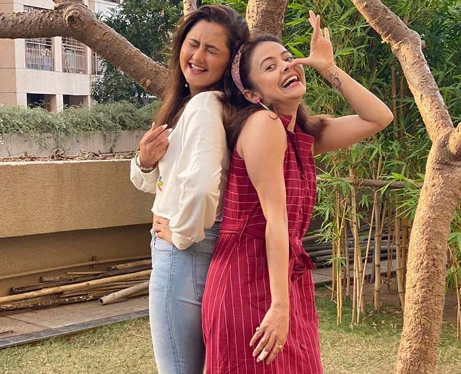 rashami desai stylish with friend