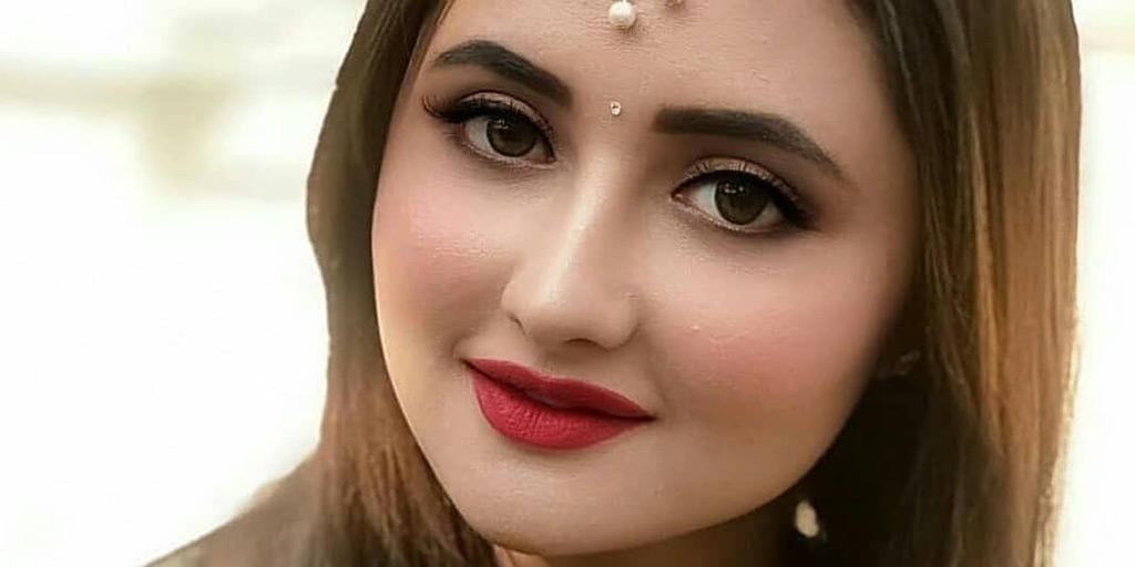 Rashmi Desai Bigg Boss 13 Contestant Beauty Secrets for Glowing Skin