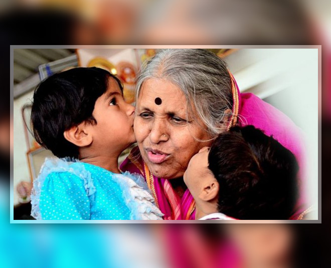 sindhutai wuth child
