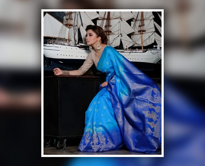 ब्लू साड़ी में ग्लैमरस लुक tina dutta blue saree