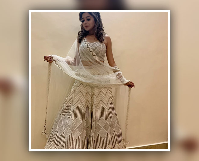 ये लहंगा है बेहद अट्रैक्टिव tina dutta in sharara