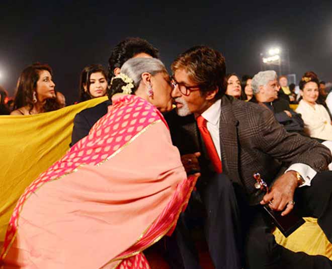 जब जया ने अमिताभ को किया था सबके सामने 'किस' romantic pictures amitabh bachchan