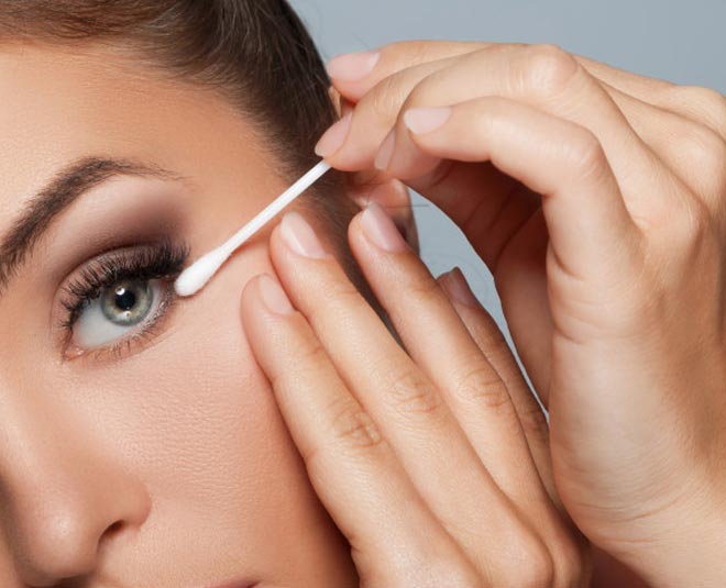 5 Q-Tip Hacks You Need To Know -Five Q-Tip Hacks That Will Up Your Makeup  Game