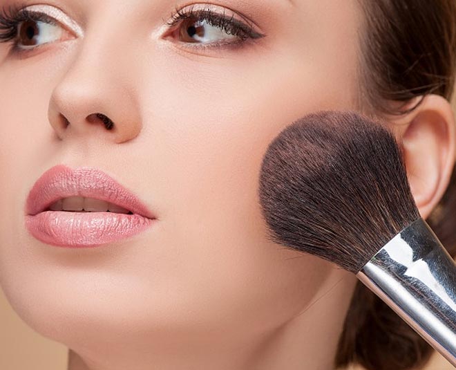 apply blush for round face inside 