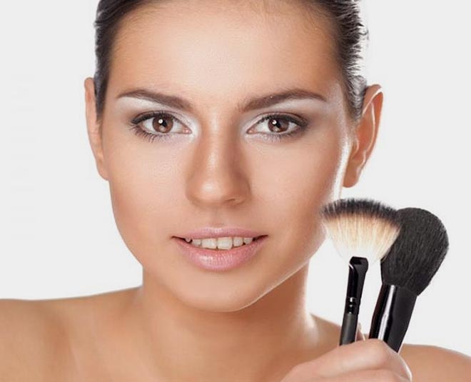 apply blush for round face inside 