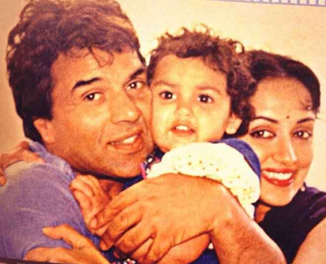 सनी देओल से सिर्फ 8 साल बड़ी हैं हेमा- dharmendra hema and small issha deol
