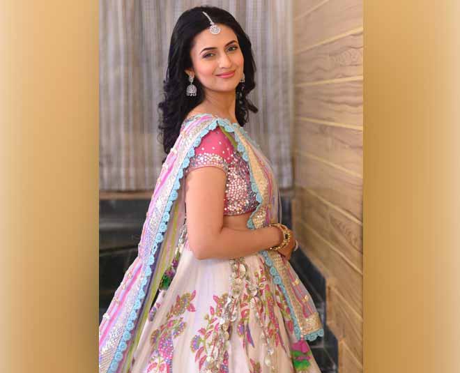 divyanka beautiful dress
