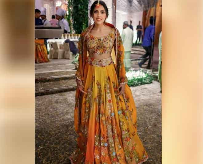 dupatta style on gown