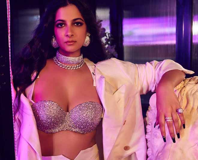 famous daughters of bollywood actors rhea kapoor