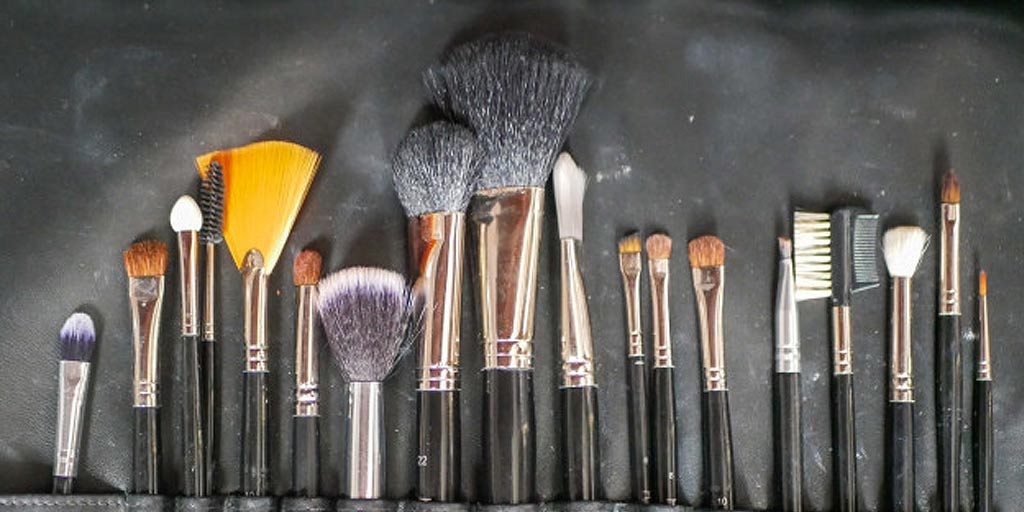 Know How To Dry Your Makeup Brushes The Right Way in Hindiमेकअप ब्रश