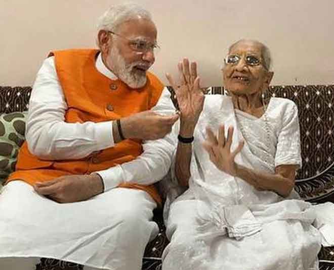 narendra modi heeraben modi pics