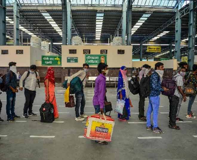 social distancing in train