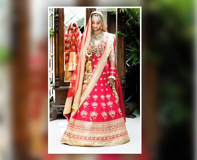 sonam kapoor wedding card