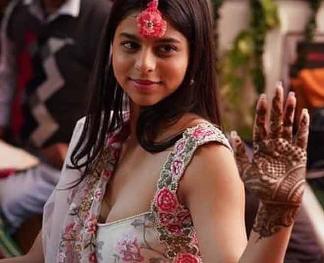 एक बहुत स्पेशल स्टार किड- suhana khan mehendi photo