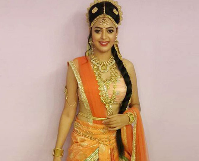 प्रियंका सिंह Priyanka Singh inside