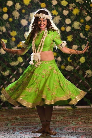 Alia Bhatt's Manish Malhotra Lehenga For 'Mehendi' Had 180 Textile Patches  And 3000 Hours Of Work