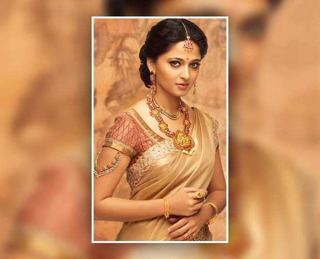 Anushka Shetty Birthday These Blouse Designs Are Perfect For This Festive  Season In Hindi | anushka shetty birthday these blouse designs are perfect  for this festive season | HerZindagi