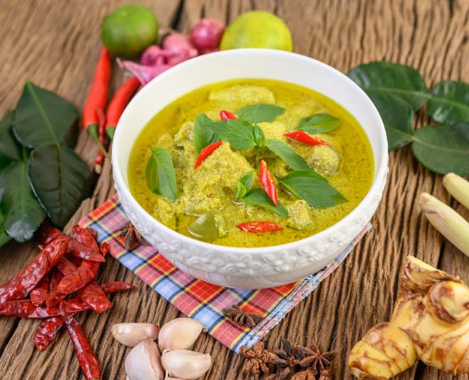 curry leaves in food