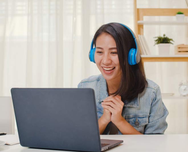 important laptop accessories wireless headphones 