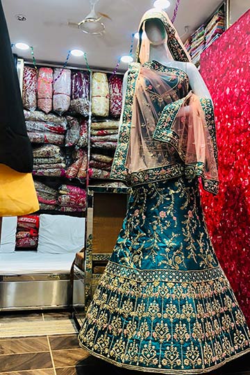 SARABSONS Shop no 101, Naveen Market, Kanpur | Crop top dress, Lehenga crop  top, Party wear lehenga