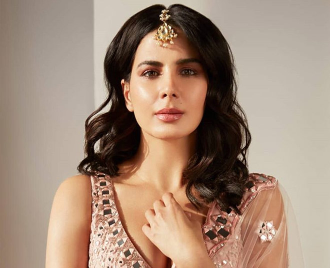 kirti kulhari inside 