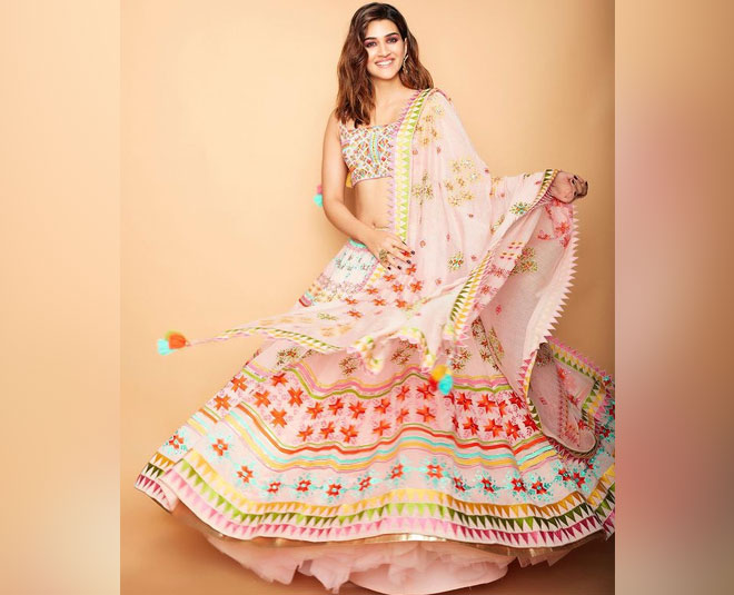 कृति सैनॉन का मल्टी कलर लहंगा kriti lehenga