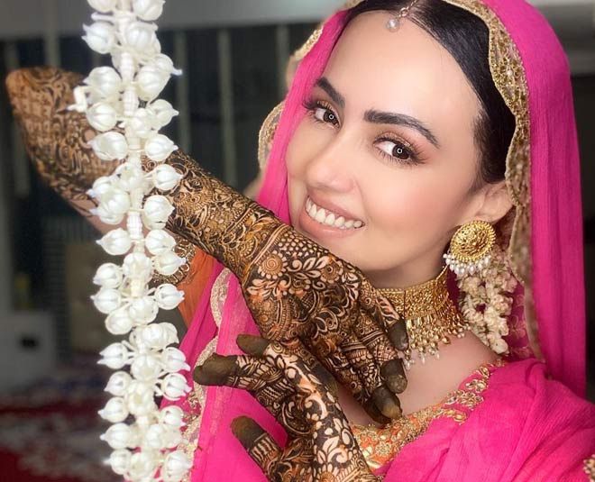 Sana Khan's Pink And Orange Anarkali Is Perfect For Pre-Wedding Festivities  | HerZindagi