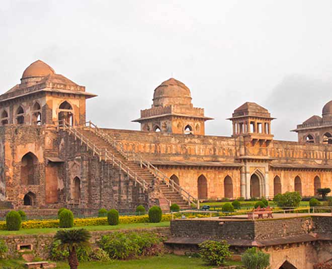 Best Places To Visit In Mandu Or Mandav Madhya Pradesh In Hindi | best places to visit in mandu or mandav madhya pradesh | HerZindagi